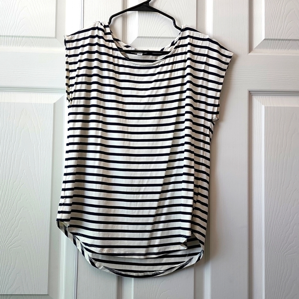 Green envelope la size  xl black and white